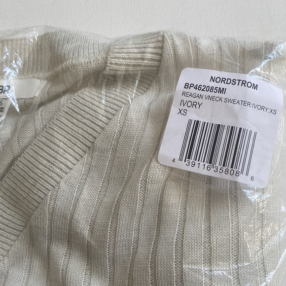 BP. Reagan Rib V-Neck Crop Ivory Sweater, Size XS, NWT - Picture 9 of 11